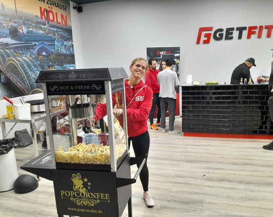 Die Popcornfee bei der Neueröffnung von Get Fit in Köln